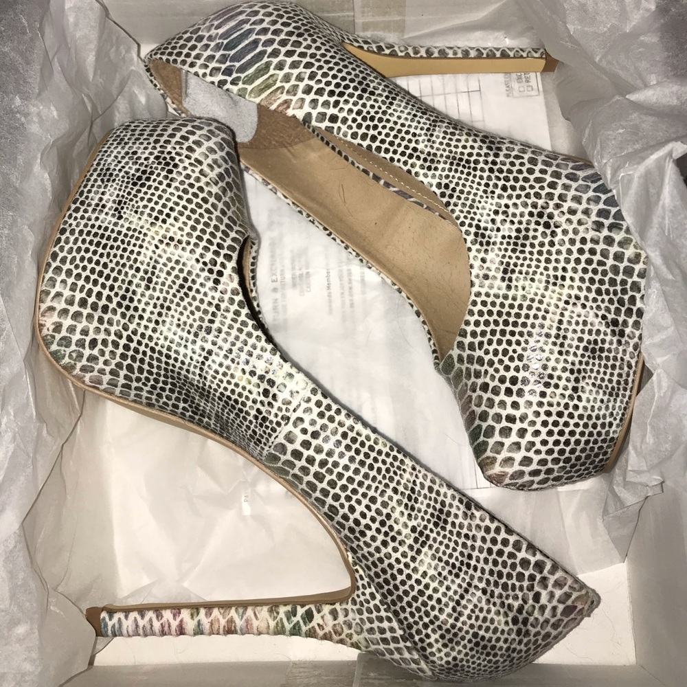 Steve Madden Nala Patent Platform pump